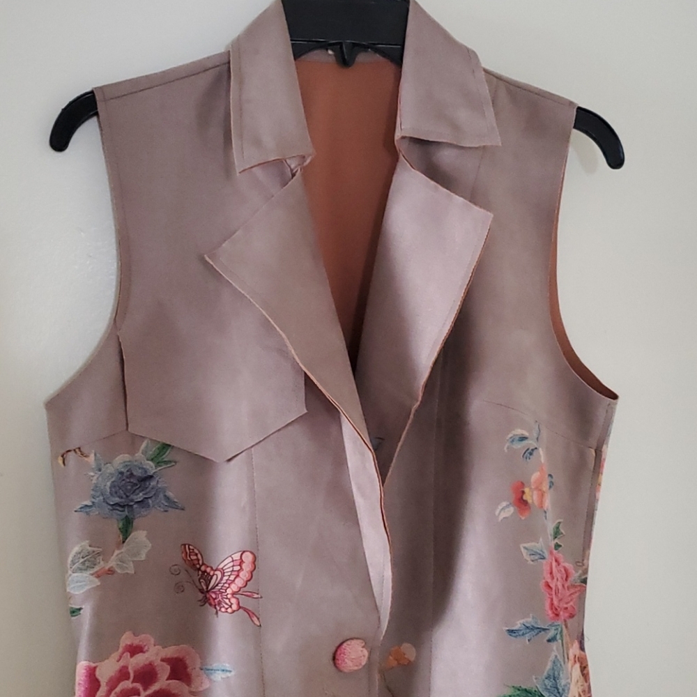 Vest - Picture 2 of 3